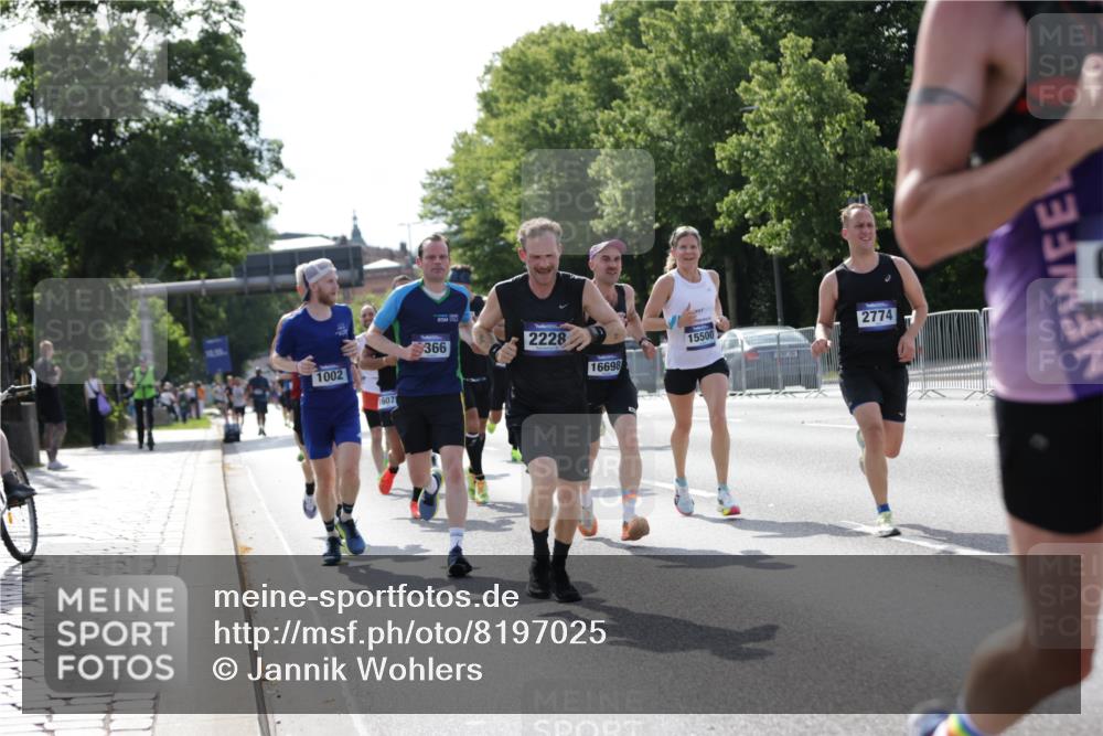 29.06.2025 - hella hamburg halbmarathon Jannik Wohlers http://msf.ph/oto/8197025 29.06.2025 09:46:52 Lombardsbrücke 1002, 1407, 1910, 1959, 2121, 2228, 2563, 2774, 2836, 3783, 3790, 3935, 4246, 4740, 5961, 6032, 6305, 6473, 6915, 7831, 7972, 8366, 9376, 9508, 9519, 10771, 11055, 11370, 11806, 12137, 12204, 13148, 13771, 13972, 13991, 14388, 14448, 14975, 15348, 15500, 15939, 16075, 16177, 16425, 16698, 17877, 18455, 18731, 19059 meine-sportfotos.de