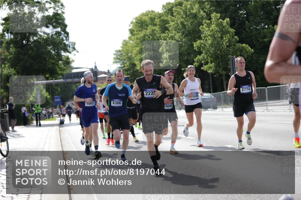 29.06.2025 - hella hamburg halbmarathon Jannik Wohlers http://msf.ph/oto/8197044 29.06.2025 09:46:53 Lombardsbrücke 1002, 1407, 1910, 1959, 2121, 2228, 2563, 2774, 2836, 3783, 3790, 3935, 4246, 4740, 5961, 6032, 6305, 6473, 6915, 7831, 7972, 8366, 9376, 9508, 9519, 10771, 11055, 11370, 11806, 12137, 12204, 13148, 13771, 13972, 13991, 14388, 14448, 14975, 15348, 15500, 15939, 16075, 16177, 16425, 16698, 17877, 18455, 19059 meine-sportfotos.de