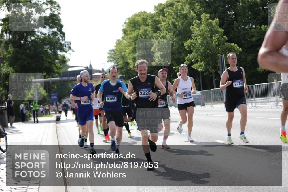 29.06.2025 - hella hamburg halbmarathon Jannik Wohlers http://msf.ph/oto/8197053 29.06.2025 09:46:53 Lombardsbrücke 1002, 1407, 1910, 1959, 2121, 2228, 2563, 2774, 2836, 3783, 3790, 3935, 4246, 4740, 5961, 6032, 6305, 6473, 6915, 7831, 7972, 8366, 9376, 9508, 9519, 10771, 11055, 11370, 11806, 12137, 12204, 13148, 13771, 13972, 13991, 14388, 14448, 14975, 15348, 15500, 15939, 16075, 16177, 16425, 16698, 17877, 18455, 19059 meine-sportfotos.de