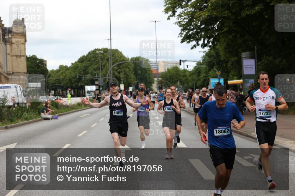 29.06.2025 - hella hamburg halbmarathon Yannick Fuchs http://msf.ph/oto/8197056 29.06.2025 10:31:42 20KM 1411, 2767, 4860, 4865, 5003, 5092, 5307, 5315, 5961, 6123, 6529, 7310, 7482, 8121, 8362, 9178, 9296, 9914, 10680, 10738, 11833, 13141, 13854, 13972, 14387, 14459, 14691, 14934, 15178, 15261, 15939, 16523, 17024, 17125, 17306, 17658, 17723, 18038, 18062, 18384, 18733, 18824 meine-sportfotos.de