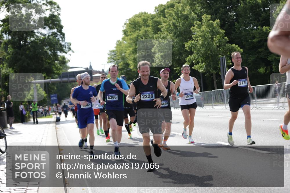 29.06.2025 - hella hamburg halbmarathon Jannik Wohlers http://msf.ph/oto/8197065 29.06.2025 09:46:53 Lombardsbrücke 1002, 1407, 1910, 1959, 2121, 2228, 2563, 2774, 2836, 3783, 3790, 3935, 4246, 4740, 5961, 6032, 6305, 6473, 6915, 7831, 7972, 8366, 9376, 9508, 9519, 10771, 11055, 11370, 11806, 12137, 12204, 13148, 13771, 13972, 13991, 14388, 14448, 14975, 15348, 15500, 15939, 16075, 16177, 16425, 16698, 17877, 18455, 19059 meine-sportfotos.de