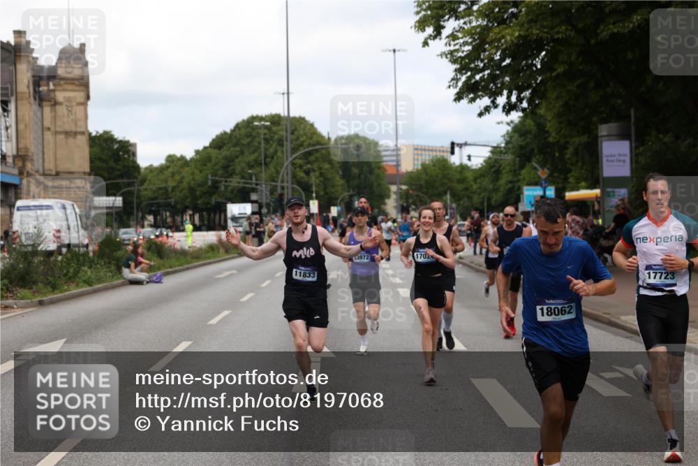 29.06.2025 - hella hamburg halbmarathon Yannick Fuchs http://msf.ph/oto/8197068 29.06.2025 10:31:42 20KM 1411, 2767, 4860, 4865, 5003, 5092, 5307, 5315, 5961, 6123, 6529, 7310, 7482, 8121, 8362, 9178, 9296, 9914, 10680, 10738, 11833, 13141, 13854, 13972, 14387, 14459, 14691, 14934, 15178, 15261, 15939, 16523, 17024, 17125, 17306, 17658, 17723, 18038, 18062, 18384, 18733, 18824 meine-sportfotos.de