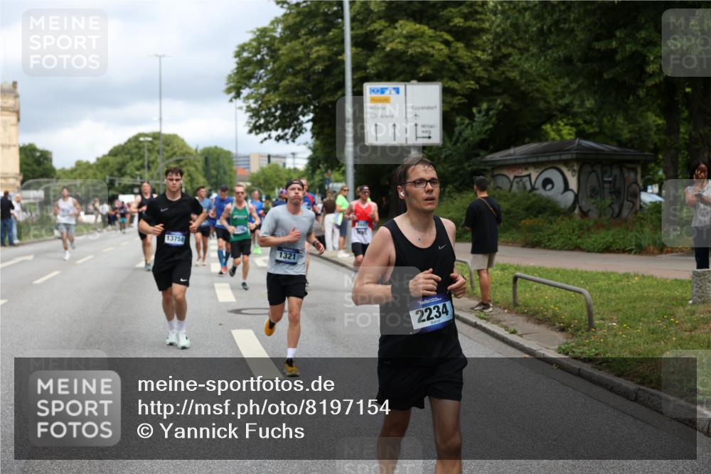 29.06.2025 - hella hamburg halbmarathon Yannick Fuchs http://msf.ph/oto/8197154 29.06.2025 10:44:25 20KM 1119, 1216, 1321, 1399, 1507, 1630, 2020, 2234, 2788, 3296, 3852, 3947, 4127, 4247, 4346, 4933, 5894, 6662, 6795, 7176, 8153, 8313, 8572, 8576, 8657, 8689, 8704, 8899, 9031, 9303, 10371, 10480, 10750, 11356, 11455, 11607, 12235, 12527, 12624, 12733, 13282, 13463, 13609, 13758, 13812, 14257, 14562, 15803, 15950, 16000, 16242, 16716, 16732, 16806, 16887, 17247, 17282, 17319, 18066, 18228, 18229, 18370, 18451, 18499, 18657, 18658, 18811, 18884 meine-sportfotos.de