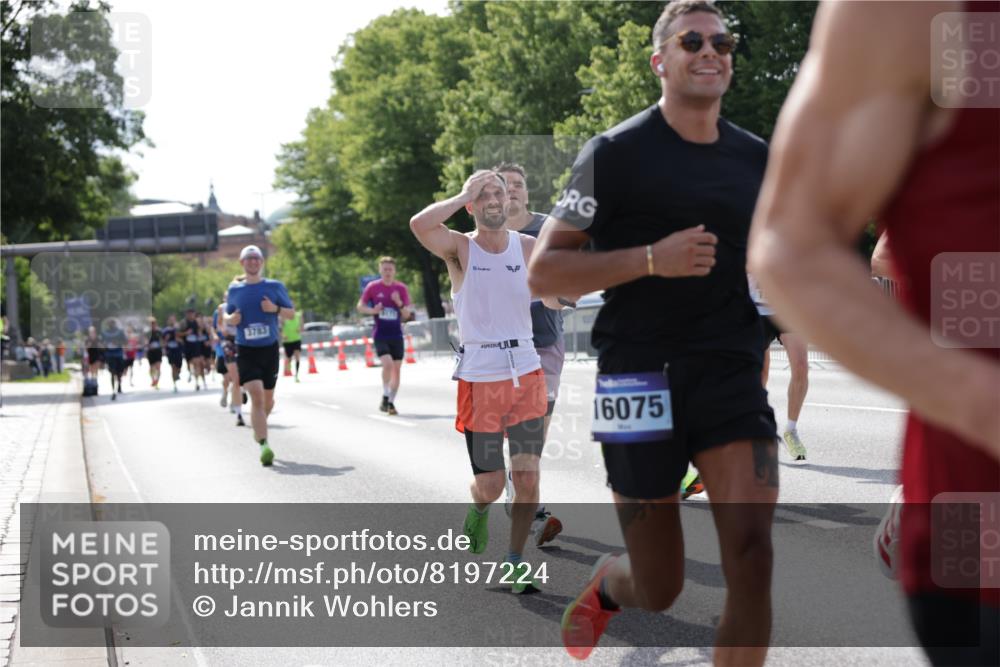 29.06.2025 - hella hamburg halbmarathon Jannik Wohlers http://msf.ph/oto/8197224 29.06.2025 09:46:56 Lombardsbrücke 1002, 1407, 1910, 1959, 2121, 2228, 2563, 2774, 2836, 3783, 3790, 3935, 4246, 4740, 5961, 6032, 6305, 6473, 6915, 7831, 7972, 8366, 9171, 9376, 9508, 10771, 11370, 11806, 12137, 12204, 12704, 13972, 14388, 14459, 14975, 15348, 15500, 15939, 16075, 16177, 16698, 18455, 19059 meine-sportfotos.de
