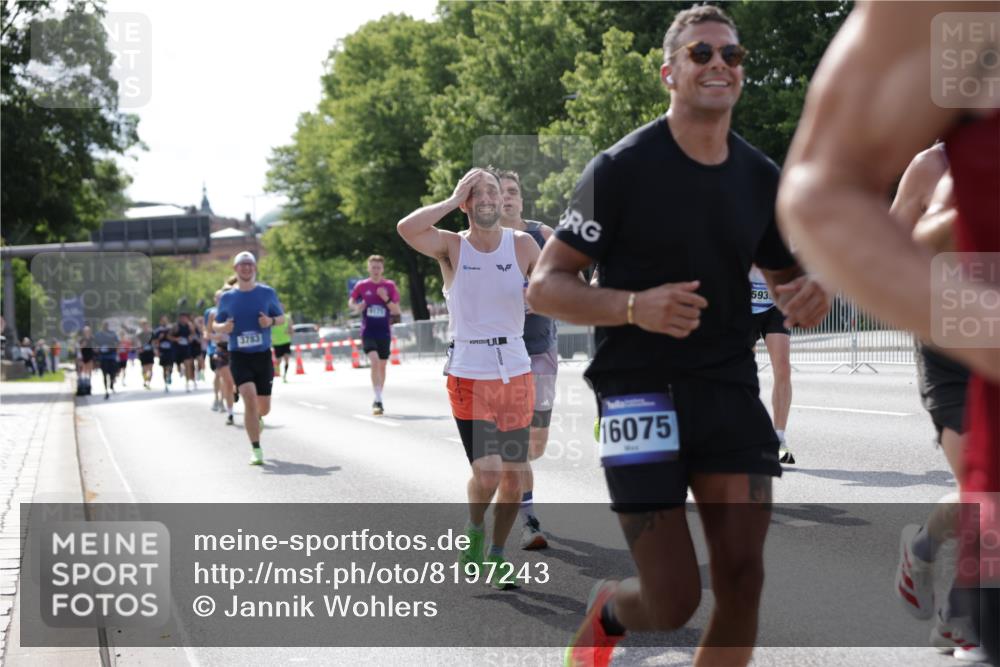 29.06.2025 - hella hamburg halbmarathon Jannik Wohlers http://msf.ph/oto/8197243 29.06.2025 09:46:56 Lombardsbrücke 1002, 1407, 1910, 1959, 2121, 2228, 2563, 2774, 2836, 3783, 3790, 3935, 4246, 4740, 5961, 6032, 6305, 6473, 6915, 7831, 7972, 8366, 9171, 9376, 9508, 10771, 11370, 11806, 12137, 12204, 12704, 13972, 14388, 14459, 14975, 15348, 15500, 15939, 16075, 16177, 16698, 18455, 19059 meine-sportfotos.de