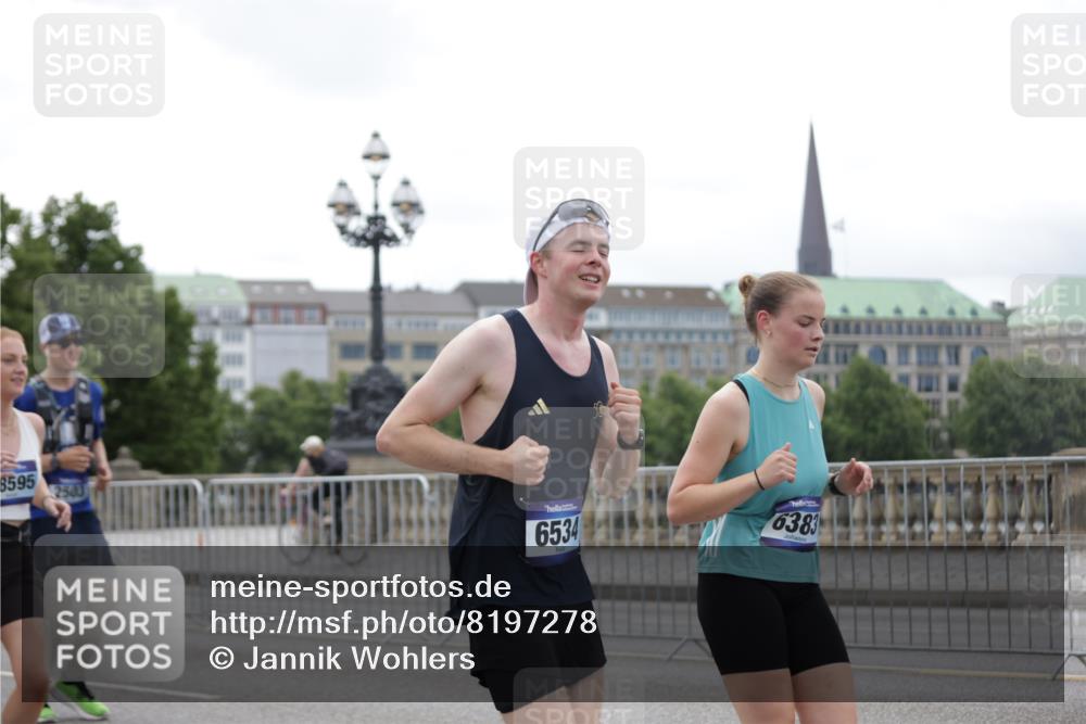 29.06.2025 - hella hamburg halbmarathon Jannik Wohlers http://msf.ph/oto/8197278 29.06.2025 11:14:43 Lombardsbrücke 1146, 1492, 1493, 1860, 2283, 2334, 2368, 2377, 2392, 2472, 2476, 2503, 3973, 3974, 4112, 4656, 6292, 6383, 6469, 6534, 6810, 6904, 7060, 7076, 7372, 7420, 7655, 7718, 8193, 8988, 9528, 9783, 10018, 10101, 10265, 10544, 11061, 11685, 12110, 12405, 13232, 13253, 13333, 13476, 13938, 14187, 15052, 15080, 15200, 15474, 15615, 15634, 16026, 17209, 17430, 17920, 17925, 18468, 18472, 18473, 18553, 18595, 18889 meine-sportfotos.de