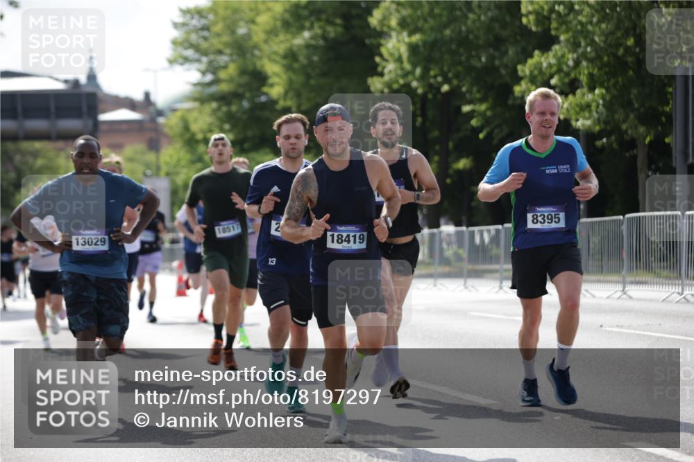 29.06.2025 - hella hamburg halbmarathon Jannik Wohlers http://msf.ph/oto/8197297 29.06.2025 09:47:05 Lombardsbrücke 1002, 1217, 1407, 1910, 2121, 2228, 2404, 2774, 2851, 3783, 4246, 4740, 5923, 5961, 6473, 6915, 7972, 8366, 8395, 9171, 9508, 11806, 12137, 12704, 12751, 13029, 14459, 15500, 15939, 16075, 16123, 16698, 17154, 18419, 19059 meine-sportfotos.de