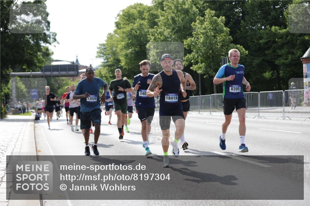 29.06.2025 - hella hamburg halbmarathon Jannik Wohlers http://msf.ph/oto/8197304 29.06.2025 09:47:06 Lombardsbrücke 1002, 1217, 1910, 2121, 2228, 2404, 2774, 2851, 3783, 4246, 5923, 5961, 6473, 6915, 7972, 8084, 8366, 8395, 9171, 11019, 11559, 11806, 12137, 12704, 12751, 13029, 13419, 14459, 15500, 15939, 16075, 16123, 16698, 17154, 18419, 19059 meine-sportfotos.de