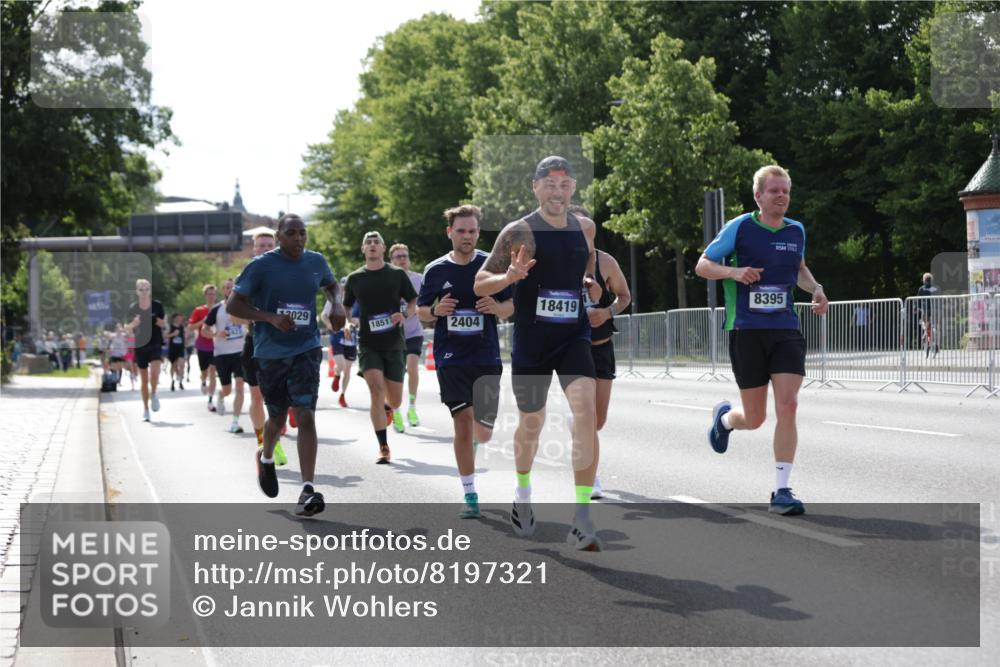29.06.2025 - hella hamburg halbmarathon Jannik Wohlers http://msf.ph/oto/8197321 29.06.2025 09:47:06 Lombardsbrücke 1002, 1217, 1910, 2121, 2228, 2404, 2774, 2851, 3783, 4246, 5923, 5961, 6473, 6915, 7972, 8084, 8366, 8395, 9171, 11019, 11559, 11806, 12137, 12704, 12751, 13029, 13419, 14459, 15500, 15939, 16075, 16123, 16698, 17154, 18419, 19059 meine-sportfotos.de