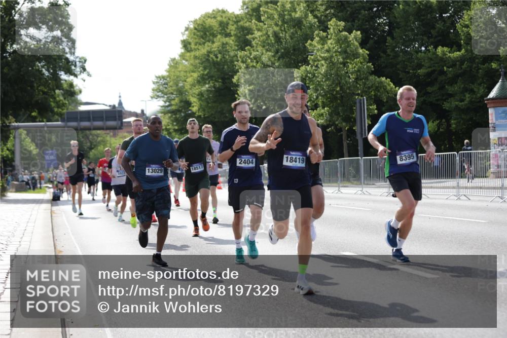 29.06.2025 - hella hamburg halbmarathon Jannik Wohlers http://msf.ph/oto/8197329 29.06.2025 09:47:06 Lombardsbrücke 1002, 1217, 1910, 2121, 2228, 2404, 2774, 2851, 3783, 4246, 5923, 5961, 6473, 6915, 7972, 8084, 8366, 8395, 9171, 11019, 11559, 11806, 12137, 12704, 12751, 13029, 13419, 14459, 15500, 15939, 16075, 16123, 16698, 17154, 18419, 19059 meine-sportfotos.de