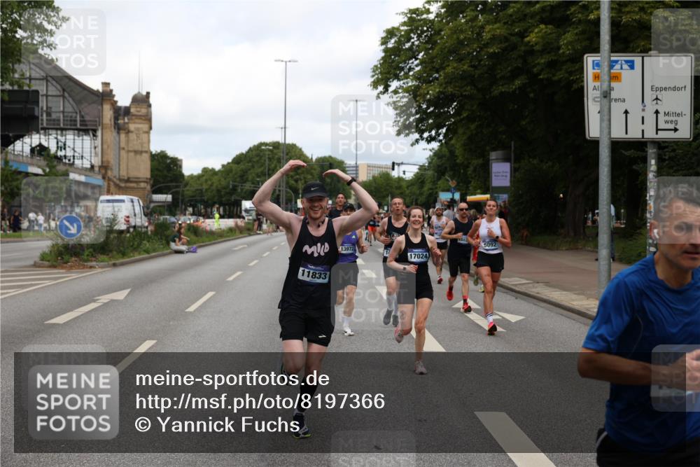 29.06.2025 - hella hamburg halbmarathon Yannick Fuchs http://msf.ph/oto/8197366 29.06.2025 10:31:43 20KM 1411, 2767, 4860, 4865, 5003, 5092, 5307, 5315, 6123, 6529, 7310, 7482, 8121, 8362, 9178, 9296, 9914, 10680, 10738, 11833, 13141, 13854, 13972, 14387, 14459, 14691, 14934, 15178, 15261, 15939, 16523, 17024, 17125, 17306, 17658, 17723, 18062, 18384, 18824 meine-sportfotos.de