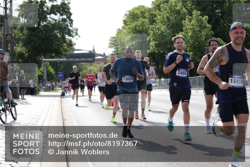29.06.2025 - hella hamburg halbmarathon Jannik Wohlers http://msf.ph/oto/8197367 29.06.2025 09:47:07 Lombardsbrücke 1002, 1217, 1910, 2121, 2228, 2404, 2774, 2851, 3783, 4246, 5923, 5961, 6473, 7972, 8084, 8366, 8395, 9171, 11019, 11559, 11806, 12137, 12704, 12751, 13029, 13419, 14459, 15500, 15939, 16075, 16123, 16698, 17154, 18419, 19059 meine-sportfotos.de