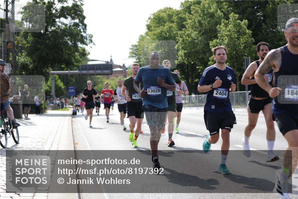 29.06.2025 - hella hamburg halbmarathon Jannik Wohlers http://msf.ph/oto/8197392 29.06.2025 09:47:07 Lombardsbrücke 1002, 1217, 1910, 2121, 2228, 2404, 2774, 2851, 3783, 4246, 5923, 5961, 6473, 7972, 8084, 8366, 8395, 9171, 11019, 11559, 11806, 12137, 12704, 12751, 13029, 13419, 14459, 15500, 15939, 16075, 16123, 16698, 17154, 18419, 19059 meine-sportfotos.de