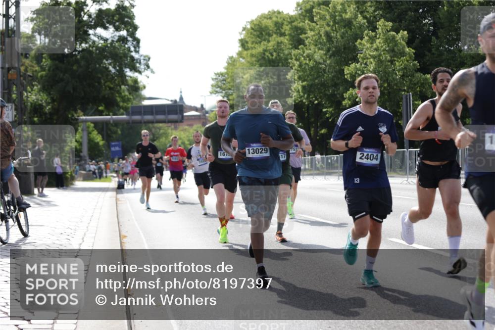 29.06.2025 - hella hamburg halbmarathon Jannik Wohlers http://msf.ph/oto/8197397 29.06.2025 09:47:07 Lombardsbrücke 1002, 1217, 1910, 2121, 2228, 2404, 2774, 2851, 3783, 4246, 5923, 5961, 6473, 7972, 8084, 8366, 8395, 9171, 11019, 11559, 11806, 12137, 12704, 12751, 13029, 13419, 14459, 15500, 15939, 16075, 16123, 16698, 17154, 18419, 19059 meine-sportfotos.de