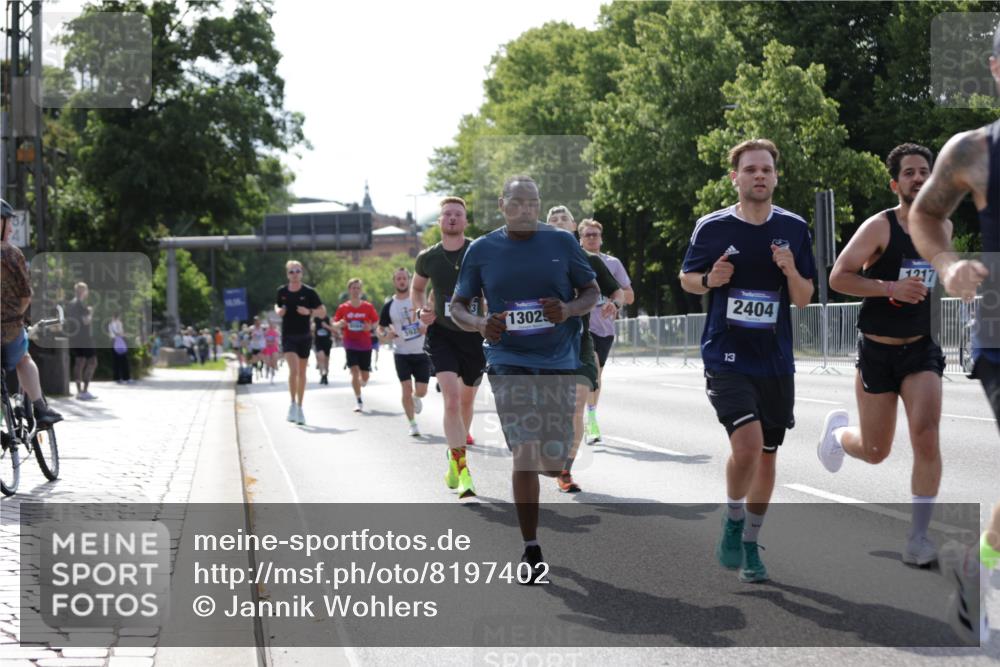 29.06.2025 - hella hamburg halbmarathon Jannik Wohlers http://msf.ph/oto/8197402 29.06.2025 09:47:07 Lombardsbrücke 1002, 1217, 1910, 2121, 2228, 2404, 2774, 2851, 3783, 4246, 5923, 5961, 6473, 7972, 8084, 8366, 8395, 9171, 11019, 11559, 11806, 12137, 12704, 12751, 13029, 13419, 14459, 15500, 15939, 16075, 16123, 16698, 17154, 18419, 19059 meine-sportfotos.de