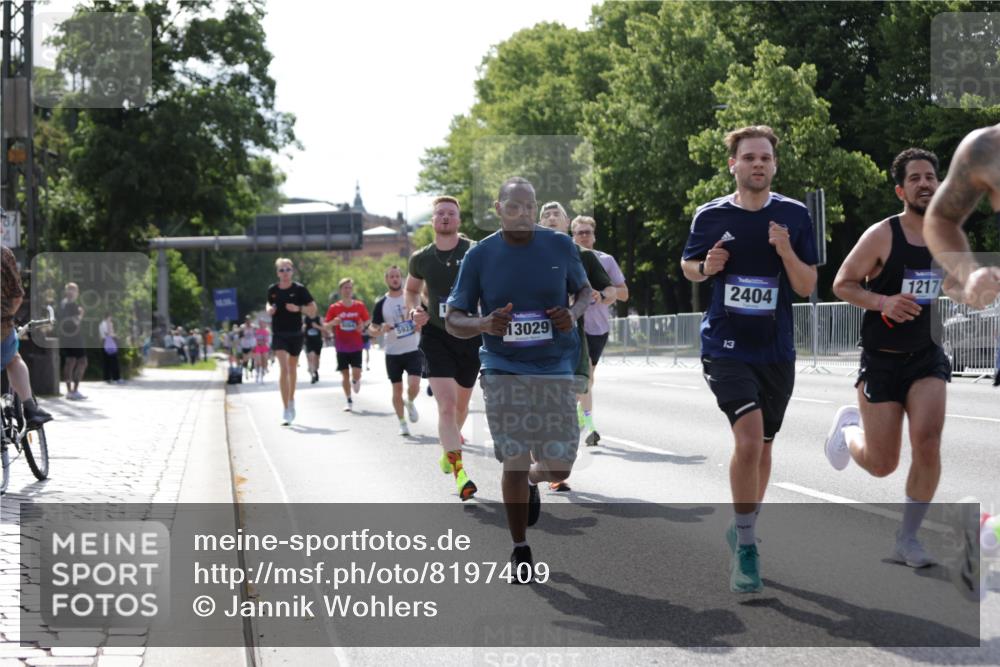 29.06.2025 - hella hamburg halbmarathon Jannik Wohlers http://msf.ph/oto/8197409 29.06.2025 09:47:07 Lombardsbrücke 1002, 1217, 1910, 2121, 2228, 2404, 2774, 2851, 3783, 4246, 5923, 5961, 6473, 7972, 8084, 8366, 8395, 9171, 11019, 11559, 11806, 12137, 12704, 12751, 13029, 13419, 14459, 15500, 15939, 16075, 16123, 16698, 17154, 18419, 19059 meine-sportfotos.de