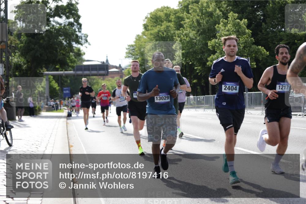29.06.2025 - hella hamburg halbmarathon Jannik Wohlers http://msf.ph/oto/8197416 29.06.2025 09:47:07 Lombardsbrücke 1002, 1217, 1910, 2121, 2228, 2404, 2774, 2851, 3783, 4246, 5923, 5961, 6473, 7972, 8084, 8366, 8395, 9171, 11019, 11559, 11806, 12137, 12704, 12751, 13029, 13419, 14459, 15500, 15939, 16075, 16123, 16698, 17154, 18419, 19059 meine-sportfotos.de