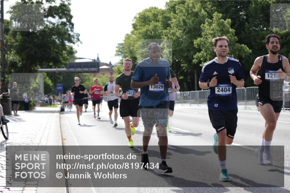 29.06.2025 - hella hamburg halbmarathon Jannik Wohlers http://msf.ph/oto/8197434 29.06.2025 09:47:07 Lombardsbrücke 1002, 1217, 1910, 2121, 2228, 2404, 2774, 2851, 3783, 4246, 5923, 5961, 6473, 7972, 8084, 8366, 8395, 9171, 11019, 11559, 11806, 12137, 12704, 12751, 13029, 13419, 14459, 15500, 15939, 16075, 16123, 16698, 17154, 18419, 19059 meine-sportfotos.de
