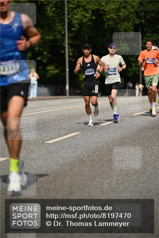 29.06.2025 - hella hamburg halbmarathon Dr. Thomas Lammeyer http://msf.ph/oto/8197470 29.06.2025 09:47:58 Kennedybrücke 1065, 2021, 2879, 3075, 3201, 3845, 4678, 5367, 7349, 8473, 8731, 10156, 10848 meine-sportfotos.de