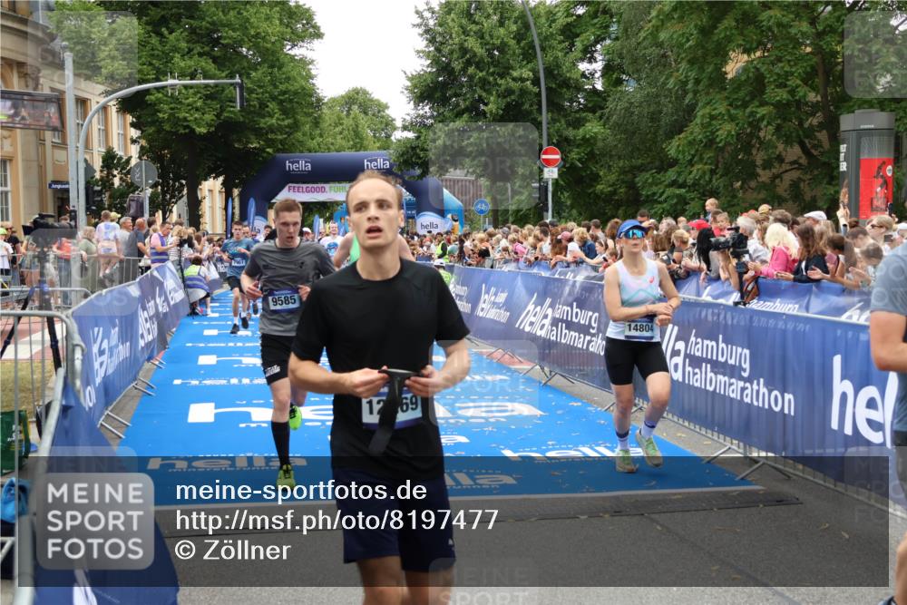 29.06.2025 - hella hamburg halbmarathon Zöllner http://msf.ph/oto/8197477 29.06.2025 10:46:12 Ziel 1759, 2707, 3087, 6460, 7450, 7961, 9585, 11094, 11125, 13630, 14804, 16136, 16466, 16475, 18702, 18797 meine-sportfotos.de