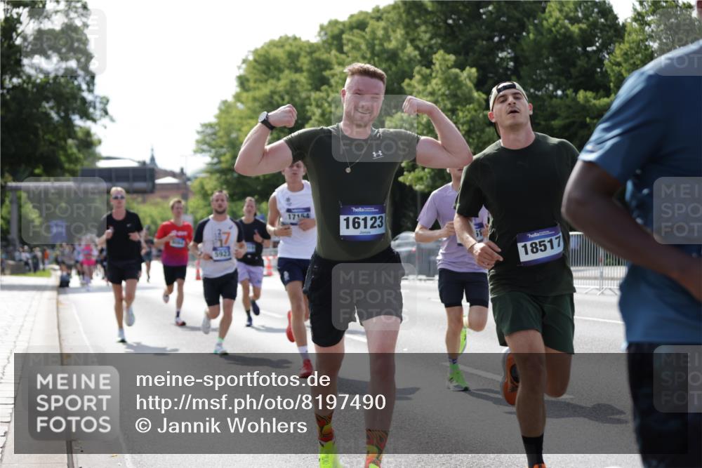 29.06.2025 - hella hamburg halbmarathon Jannik Wohlers http://msf.ph/oto/8197490 29.06.2025 09:47:09 Lombardsbrücke 1002, 1217, 2121, 2228, 2404, 2851, 3783, 4246, 5923, 5961, 8084, 8395, 9171, 11019, 11559, 11806, 12137, 12704, 12751, 13029, 13419, 14459, 15500, 15939, 16075, 16123, 17154, 18419, 19059 meine-sportfotos.de
