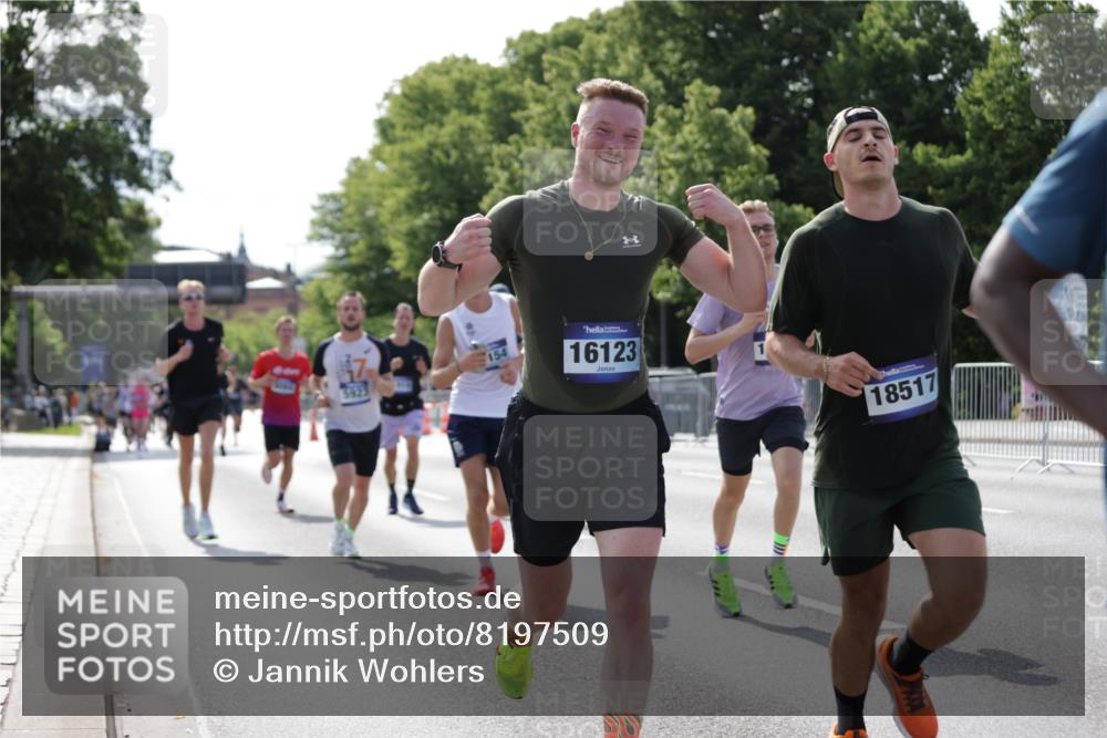 29.06.2025 - hella hamburg halbmarathon Jannik Wohlers http://msf.ph/oto/8197509 29.06.2025 09:47:09 Lombardsbrücke 1002, 1217, 2121, 2228, 2404, 2851, 3783, 4246, 5923, 5961, 8084, 8395, 9171, 11019, 11559, 11806, 12137, 12704, 12751, 13029, 13419, 14459, 15500, 15939, 16075, 16123, 17154, 18419, 19059 meine-sportfotos.de