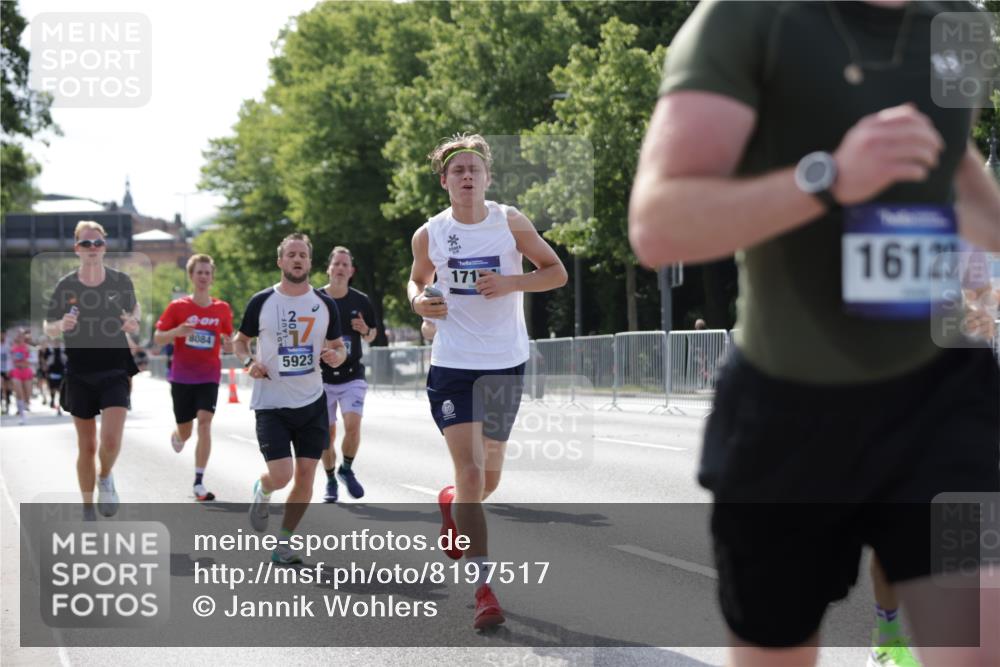 29.06.2025 - hella hamburg halbmarathon Jannik Wohlers http://msf.ph/oto/8197517 29.06.2025 09:47:09 Lombardsbrücke 1002, 1217, 2121, 2228, 2404, 2851, 3783, 4246, 5923, 5961, 8084, 8395, 9171, 11019, 11559, 11806, 12137, 12704, 12751, 13029, 13419, 14459, 15500, 15939, 16075, 16123, 17154, 18419, 19059 meine-sportfotos.de