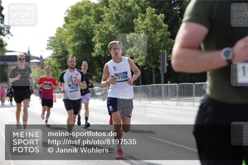 29.06.2025 - hella hamburg halbmarathon Jannik Wohlers http://msf.ph/oto/8197535 29.06.2025 09:47:09 Lombardsbrücke 1002, 1217, 2121, 2228, 2404, 2851, 3783, 4246, 5923, 5961, 8084, 8395, 9171, 11019, 11559, 11806, 12137, 12704, 12751, 13029, 13419, 14459, 15500, 15939, 16075, 16123, 17154, 18419, 19059 meine-sportfotos.de