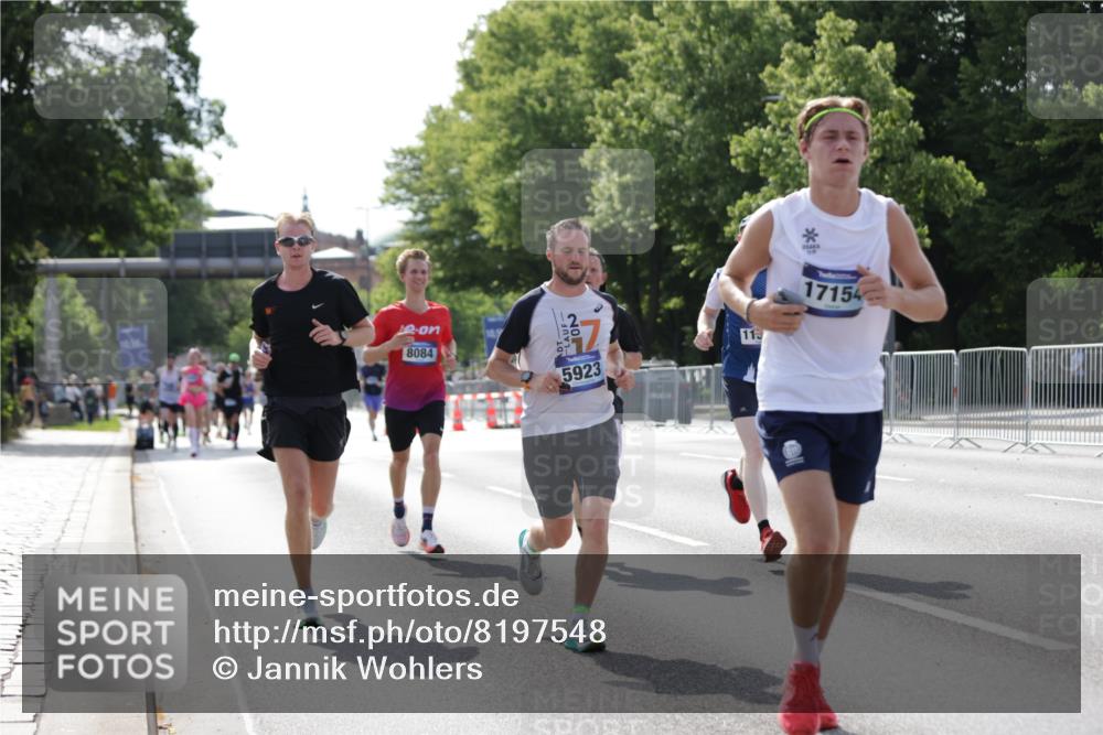 29.06.2025 - hella hamburg halbmarathon Jannik Wohlers http://msf.ph/oto/8197548 29.06.2025 09:47:10 Lombardsbrücke 1217, 2121, 2404, 2851, 3783, 4246, 5923, 5961, 8084, 8395, 9171, 11019, 11559, 11806, 12137, 12704, 12751, 13029, 13419, 14459, 15939, 16123, 17154, 18419, 19059 meine-sportfotos.de