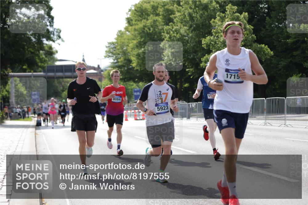 29.06.2025 - hella hamburg halbmarathon Jannik Wohlers http://msf.ph/oto/8197555 29.06.2025 09:47:10 Lombardsbrücke 1217, 2121, 2404, 2851, 3783, 4246, 5923, 5961, 8084, 8395, 9171, 11019, 11559, 11806, 12137, 12704, 12751, 13029, 13419, 14459, 15939, 16123, 17154, 18419, 19059 meine-sportfotos.de