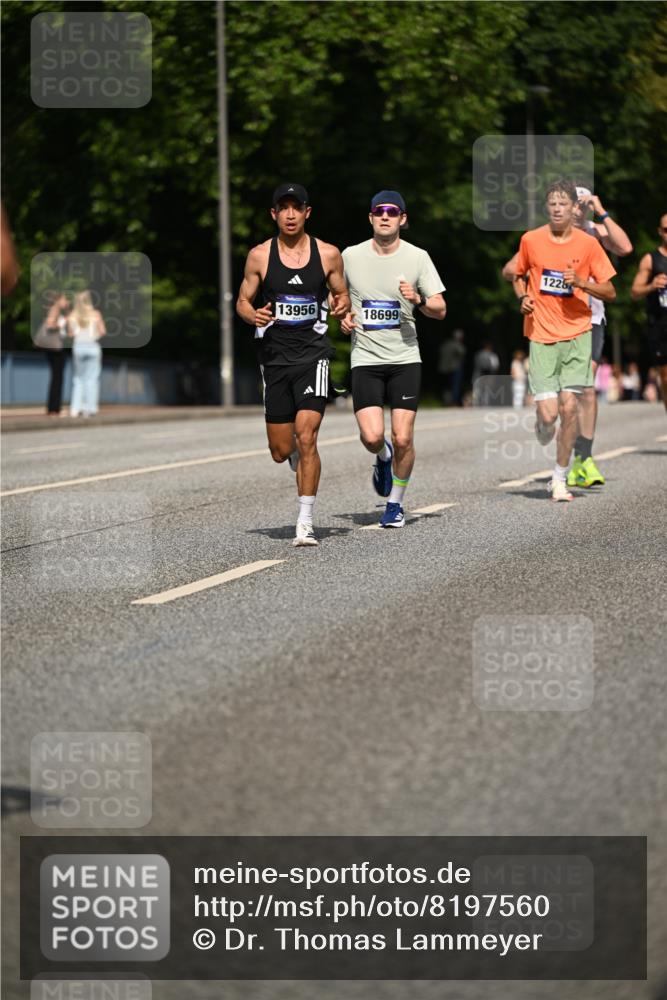 29.06.2025 - hella hamburg halbmarathon Dr. Thomas Lammeyer http://msf.ph/oto/8197560 29.06.2025 09:47:58 Kennedybrücke 1065, 2021, 2879, 3075, 3201, 3845, 4678, 5367, 7349, 8473, 8731, 10156, 10848 meine-sportfotos.de