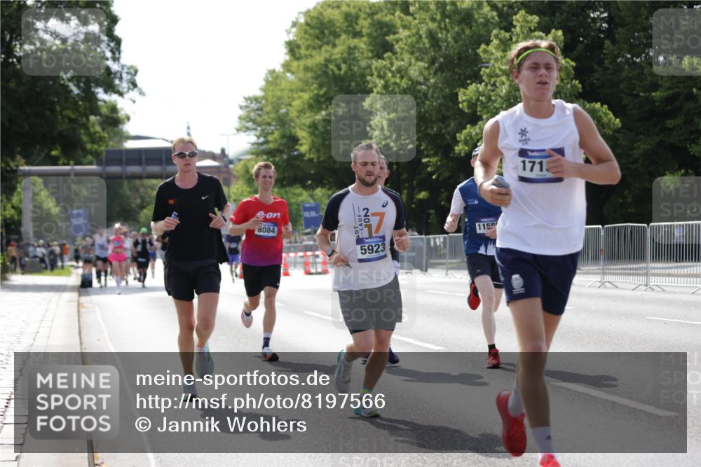 29.06.2025 - hella hamburg halbmarathon Jannik Wohlers http://msf.ph/oto/8197566 29.06.2025 09:47:10 Lombardsbrücke 1217, 2121, 2404, 2851, 3783, 4246, 5923, 5961, 8084, 8395, 9171, 11019, 11559, 11806, 12137, 12704, 12751, 13029, 13419, 14459, 15939, 16123, 17154, 18419, 19059 meine-sportfotos.de