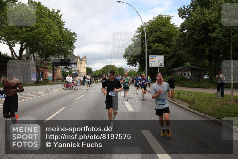 29.06.2025 - hella hamburg halbmarathon Yannick Fuchs http://msf.ph/oto/8197575 29.06.2025 10:44:26 20KM 1119, 1216, 1321, 1399, 1507, 1630, 2020, 2234, 2788, 3296, 3852, 3947, 4127, 4247, 4346, 4933, 5894, 6662, 6795, 7176, 8153, 8313, 8572, 8657, 8704, 8899, 9031, 9303, 10371, 10480, 10750, 11356, 11455, 11607, 12235, 12527, 12624, 12733, 13008, 13282, 13463, 13609, 13758, 13812, 14257, 14562, 15803, 15950, 16000, 16242, 16716, 16732, 16806, 16887, 17247, 17319, 17384, 18066, 18228, 18229, 18370, 18451, 18499, 18657, 18658, 18811, 18884 meine-sportfotos.de