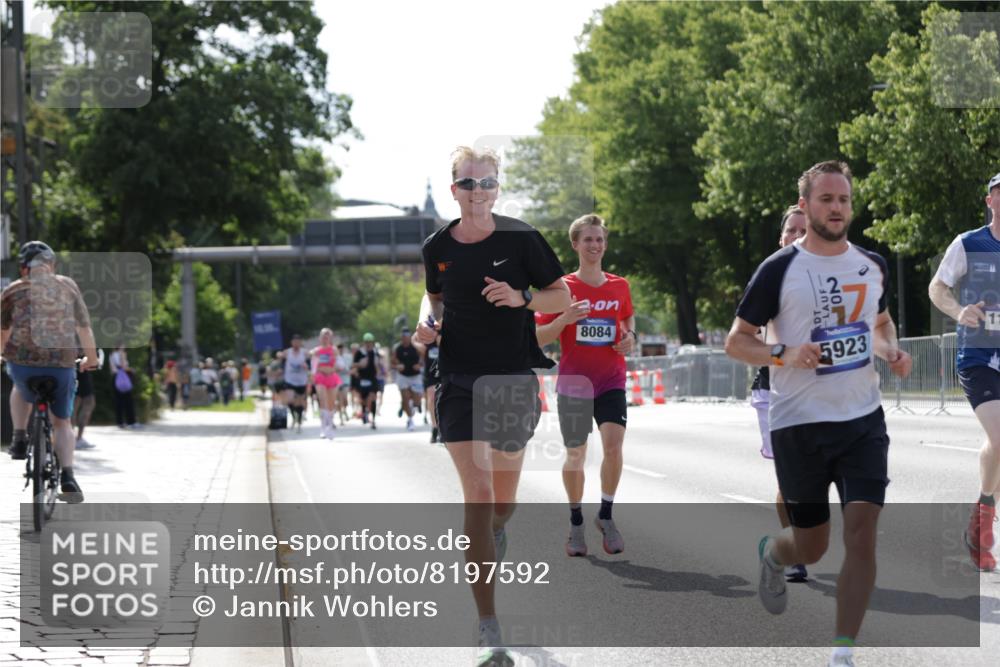29.06.2025 - hella hamburg halbmarathon Jannik Wohlers http://msf.ph/oto/8197592 29.06.2025 09:47:11 Lombardsbrücke 1217, 2404, 2851, 3783, 5923, 5961, 8084, 8395, 9171, 11019, 11559, 11806, 12137, 12704, 12751, 13029, 13419, 14459, 15939, 16123, 17154, 18419, 18689 meine-sportfotos.de