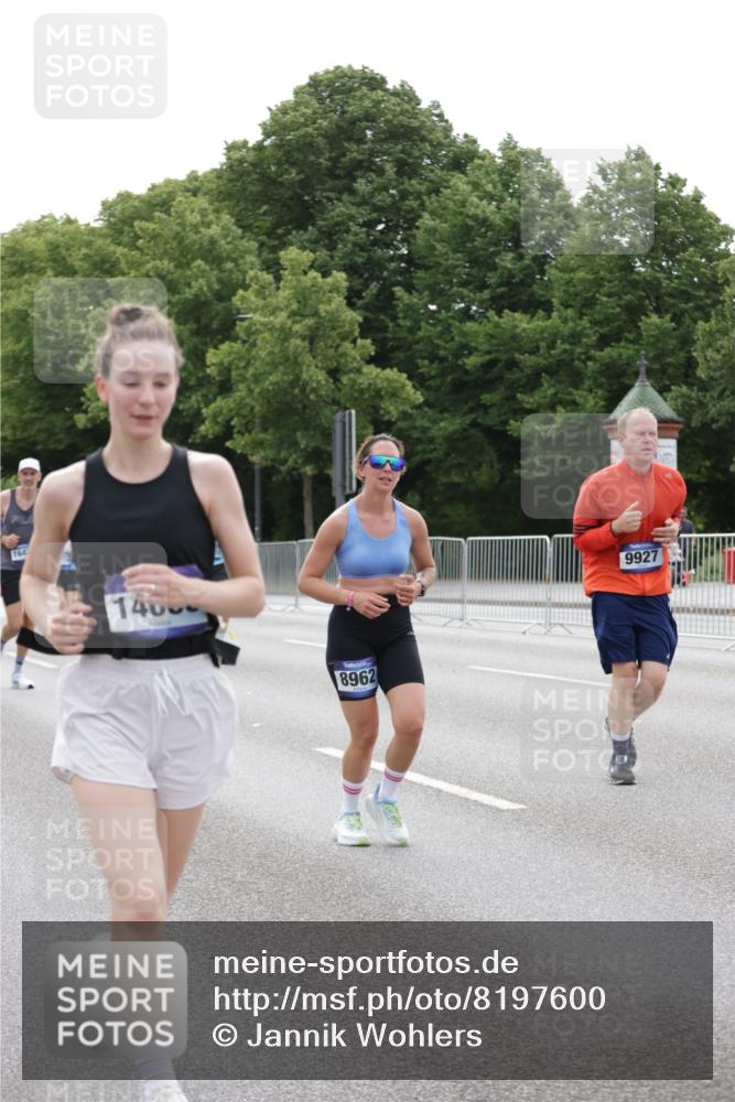 29.06.2025 - hella hamburg halbmarathon Jannik Wohlers http://msf.ph/oto/8197600 29.06.2025 10:24:53 Lombardsbrücke 1627, 2000, 2278, 3920, 3961, 3963, 5564, 5814, 6869, 8083, 8962, 9927, 11157, 11921, 13510, 14086, 14649, 15016, 15119, 15679, 16421, 16422 meine-sportfotos.de