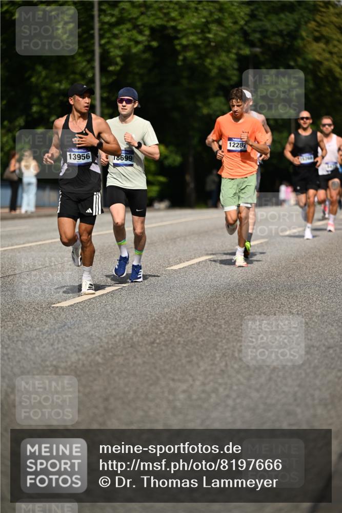 29.06.2025 - hella hamburg halbmarathon Dr. Thomas Lammeyer http://msf.ph/oto/8197666 29.06.2025 09:47:59 Kennedybrücke 1065, 2021, 2879, 3201, 3845, 4678, 5367, 6619, 7349, 8473, 8731, 10156, 10848 meine-sportfotos.de