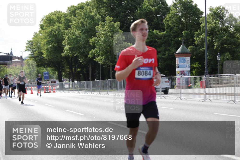 29.06.2025 - hella hamburg halbmarathon Jannik Wohlers http://msf.ph/oto/8197668 29.06.2025 09:47:13 Lombardsbrücke 1217, 2404, 2851, 5923, 8084, 8395, 9171, 10968, 11019, 11559, 12704, 12751, 13029, 13419, 14459, 16123, 17154, 18419, 18689 meine-sportfotos.de