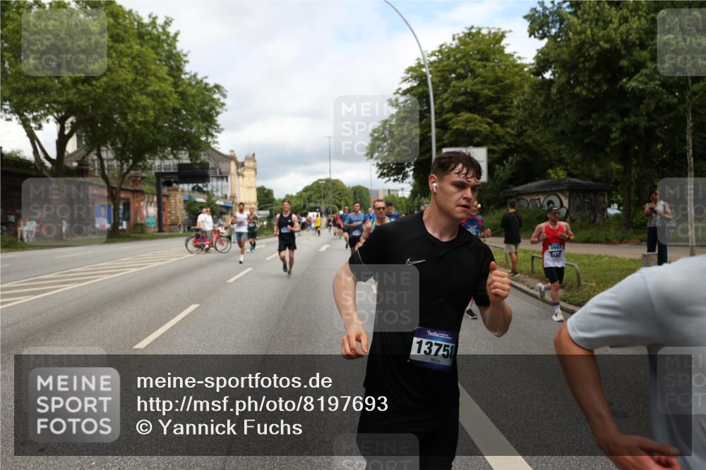 29.06.2025 - hella hamburg halbmarathon Yannick Fuchs http://msf.ph/oto/8197693 29.06.2025 10:44:27 20KM 1119, 1216, 1321, 1399, 1507, 1630, 2020, 2234, 3296, 3852, 3947, 4127, 4346, 4933, 5894, 6662, 6795, 7176, 7930, 7932, 8153, 8313, 8572, 8657, 8704, 8899, 9031, 9303, 10371, 10480, 10750, 11356, 11455, 11607, 12235, 12527, 12624, 12733, 13008, 13282, 13463, 13609, 13758, 13812, 14034, 14257, 15803, 15950, 16000, 16242, 16716, 16732, 16806, 16887, 17247, 17319, 17384, 18066, 18228, 18229, 18370, 18451, 18499, 18657, 18658, 18811, 18884 meine-sportfotos.de