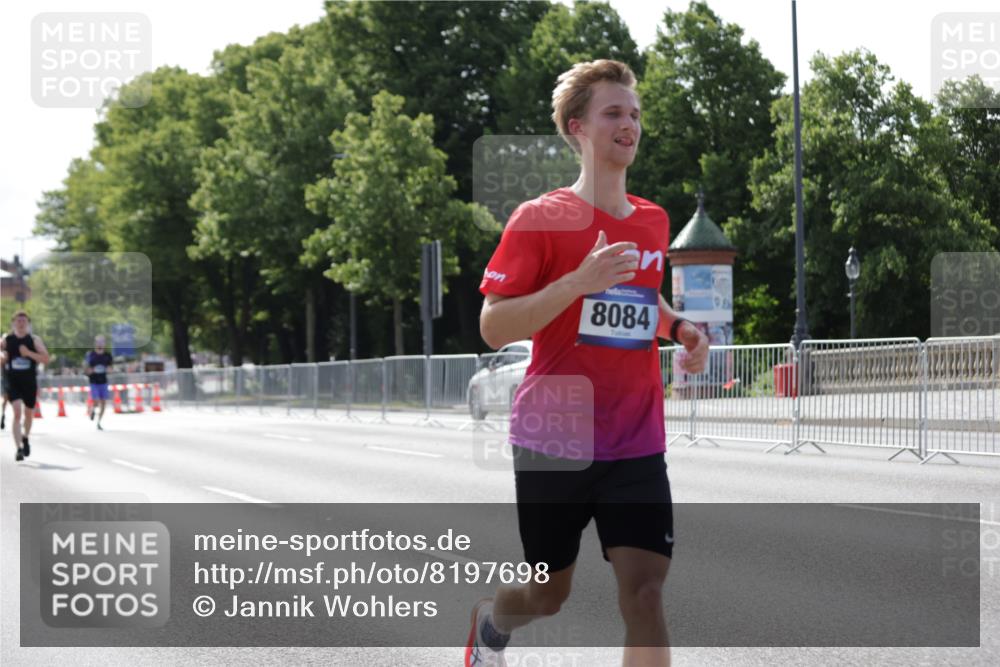 29.06.2025 - hella hamburg halbmarathon Jannik Wohlers http://msf.ph/oto/8197698 29.06.2025 09:47:13 Lombardsbrücke 1217, 2404, 2851, 5923, 8084, 8395, 9171, 10968, 11019, 11559, 12704, 12751, 13029, 13419, 14459, 16123, 17154, 18419, 18689 meine-sportfotos.de