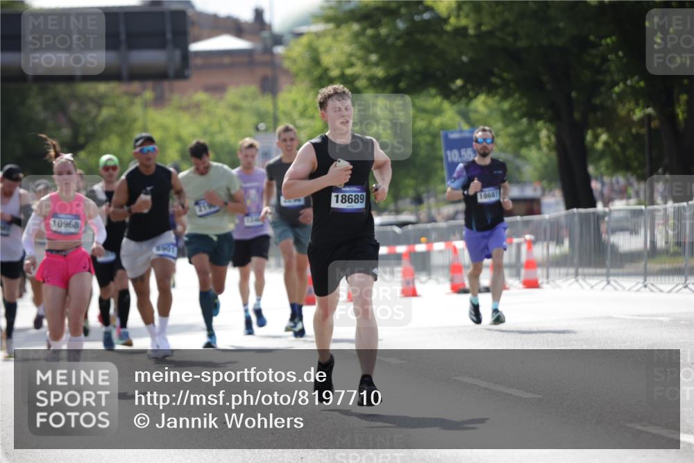 29.06.2025 - hella hamburg halbmarathon Jannik Wohlers http://msf.ph/oto/8197710 29.06.2025 09:47:14 Lombardsbrücke 1217, 2404, 2851, 5923, 8084, 8395, 8901, 9171, 10968, 11019, 11559, 12704, 12751, 13029, 13419, 14459, 16123, 17154, 18419, 18689 meine-sportfotos.de
