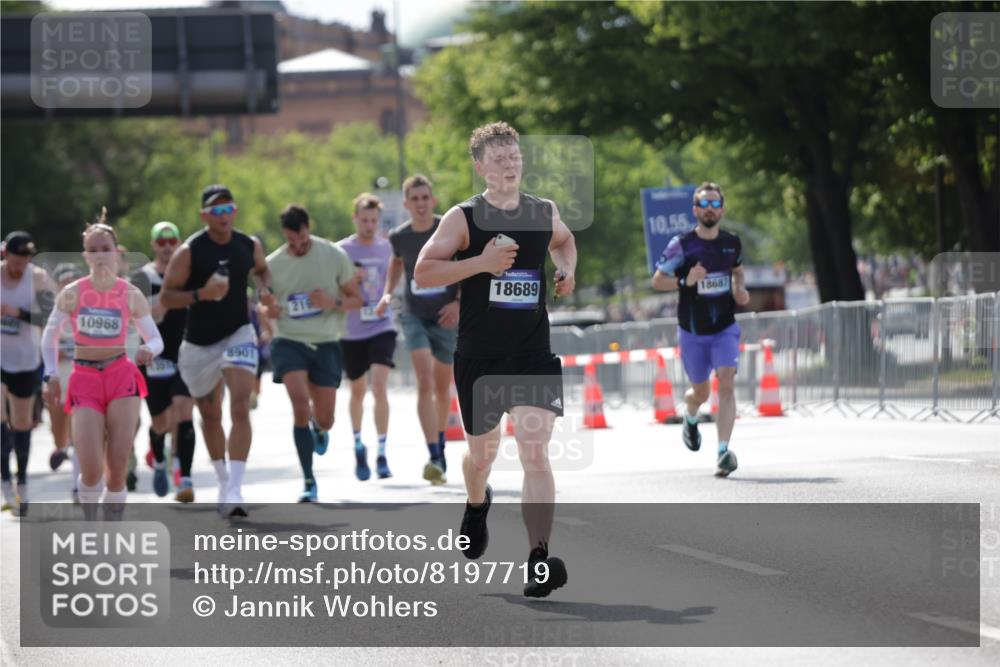 29.06.2025 - hella hamburg halbmarathon Jannik Wohlers http://msf.ph/oto/8197719 29.06.2025 09:47:14 Lombardsbrücke 1217, 2404, 2851, 5923, 8084, 8395, 8901, 9171, 10968, 11019, 11559, 12704, 12751, 13029, 13419, 14459, 16123, 17154, 18419, 18689 meine-sportfotos.de