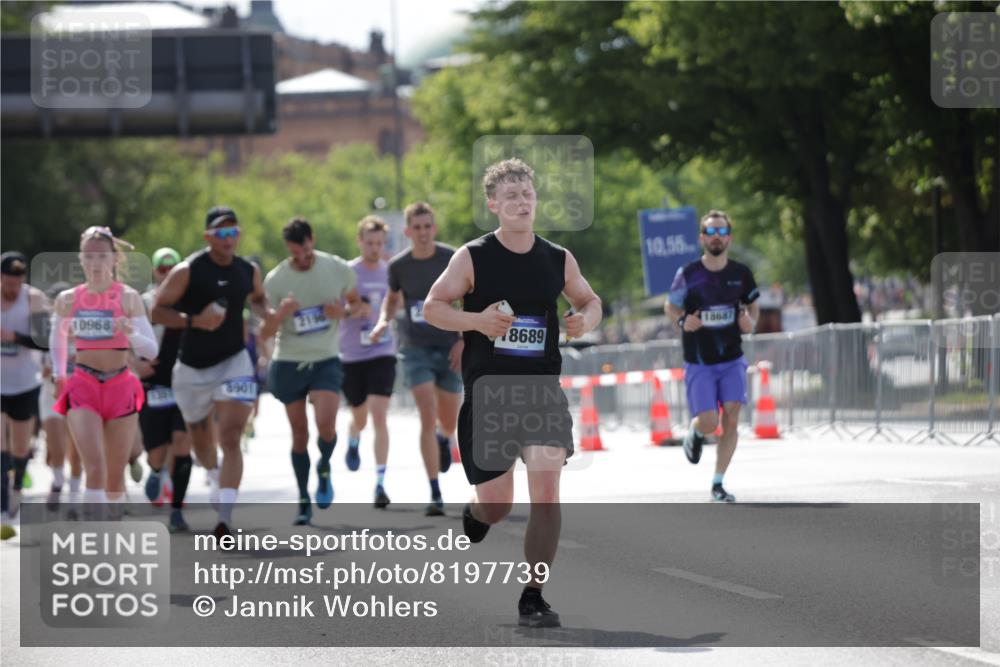 29.06.2025 - hella hamburg halbmarathon Jannik Wohlers http://msf.ph/oto/8197739 29.06.2025 09:47:14 Lombardsbrücke 1217, 2404, 2851, 5923, 8084, 8395, 8901, 9171, 10968, 11019, 11559, 12704, 12751, 13029, 13419, 14459, 16123, 17154, 18419, 18689 meine-sportfotos.de