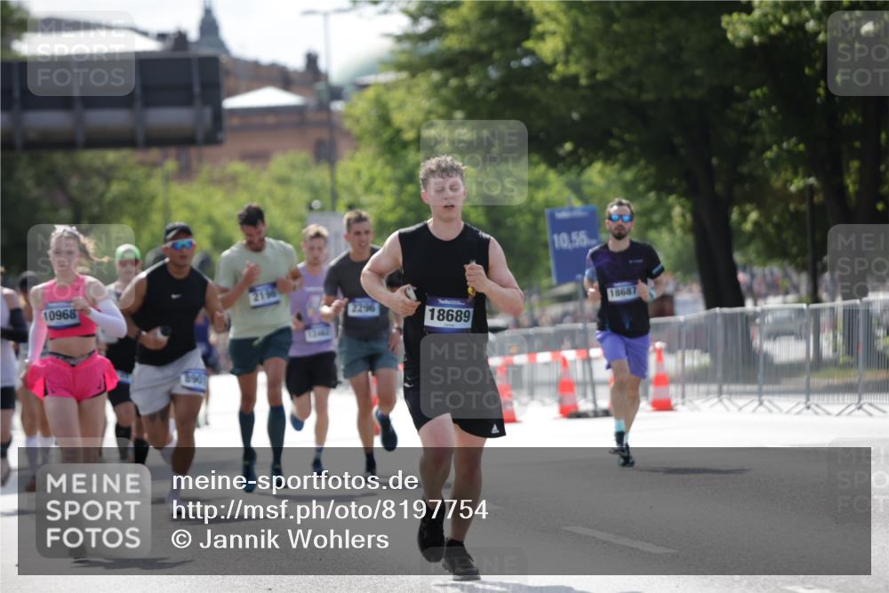 29.06.2025 - hella hamburg halbmarathon Jannik Wohlers http://msf.ph/oto/8197754 29.06.2025 09:47:14 Lombardsbrücke 1217, 2404, 2851, 5923, 8084, 8395, 8901, 9171, 10968, 11019, 11559, 12704, 12751, 13029, 13419, 14459, 16123, 17154, 18419, 18689 meine-sportfotos.de