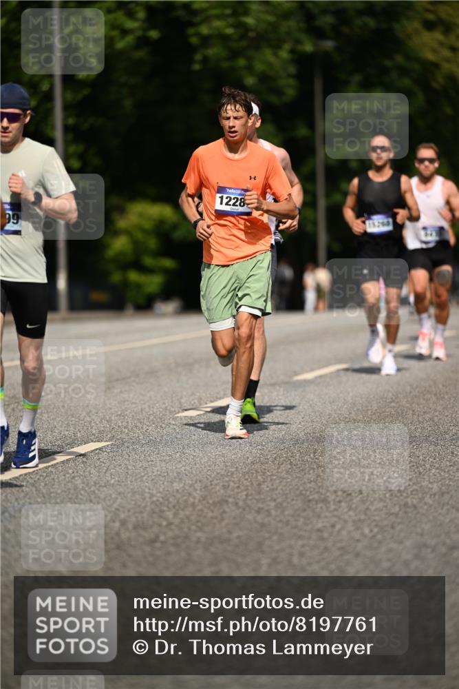 29.06.2025 - hella hamburg halbmarathon Dr. Thomas Lammeyer http://msf.ph/oto/8197761 29.06.2025 09:48:00 Kennedybrücke 1065, 2021, 2879, 3201, 3845, 4678, 5367, 6619, 7349, 8473, 8731, 10156, 10848 meine-sportfotos.de