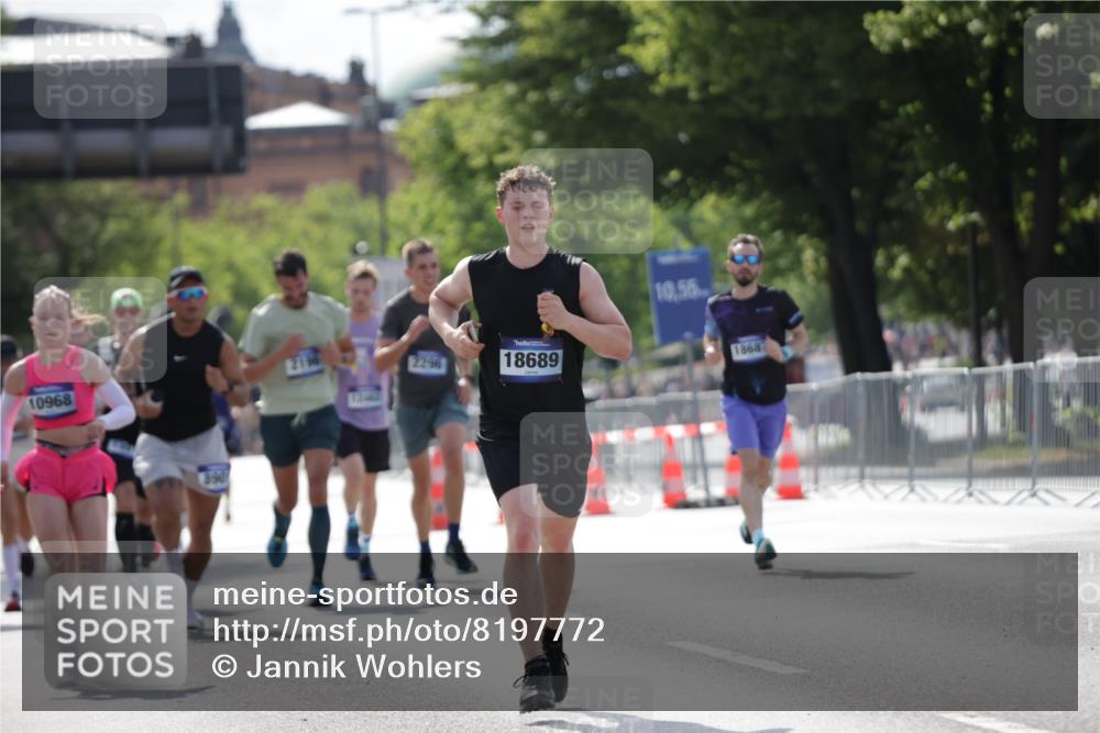 29.06.2025 - hella hamburg halbmarathon Jannik Wohlers http://msf.ph/oto/8197772 29.06.2025 09:47:14 Lombardsbrücke 1217, 2404, 2851, 5923, 8084, 8395, 8901, 9171, 10968, 11019, 11559, 12704, 12751, 13029, 13419, 14459, 16123, 17154, 18419, 18689 meine-sportfotos.de