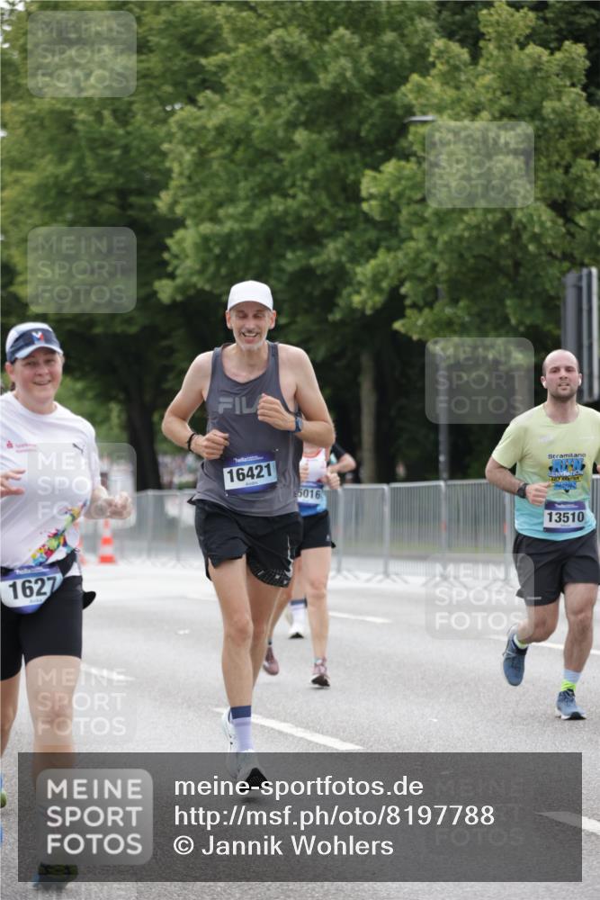 29.06.2025 - hella hamburg halbmarathon Jannik Wohlers http://msf.ph/oto/8197788 29.06.2025 10:24:54 Lombardsbrücke 1627, 2000, 2278, 3920, 3961, 3963, 5564, 5814, 6869, 8083, 8962, 9927, 11157, 11921, 13510, 14086, 15016, 15119, 15679, 16421, 16422 meine-sportfotos.de