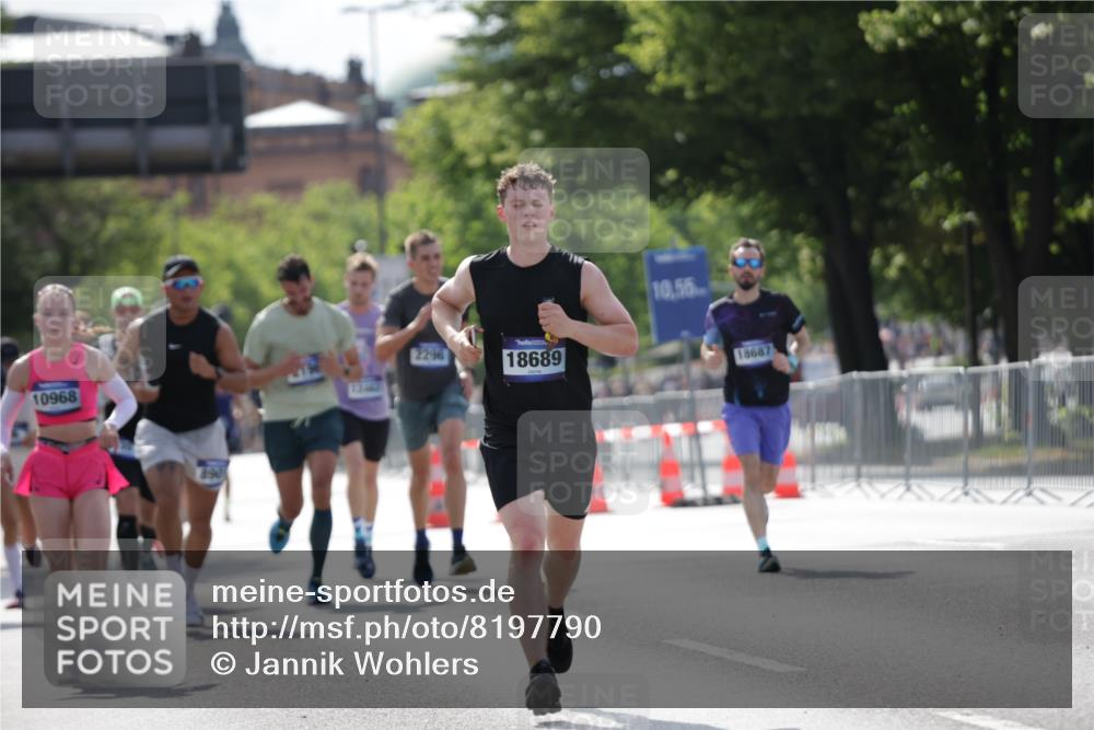 29.06.2025 - hella hamburg halbmarathon Jannik Wohlers http://msf.ph/oto/8197790 29.06.2025 09:47:14 Lombardsbrücke 1217, 2404, 2851, 5923, 8084, 8395, 8901, 9171, 10968, 11019, 11559, 12704, 12751, 13029, 13419, 14459, 16123, 17154, 18419, 18689 meine-sportfotos.de