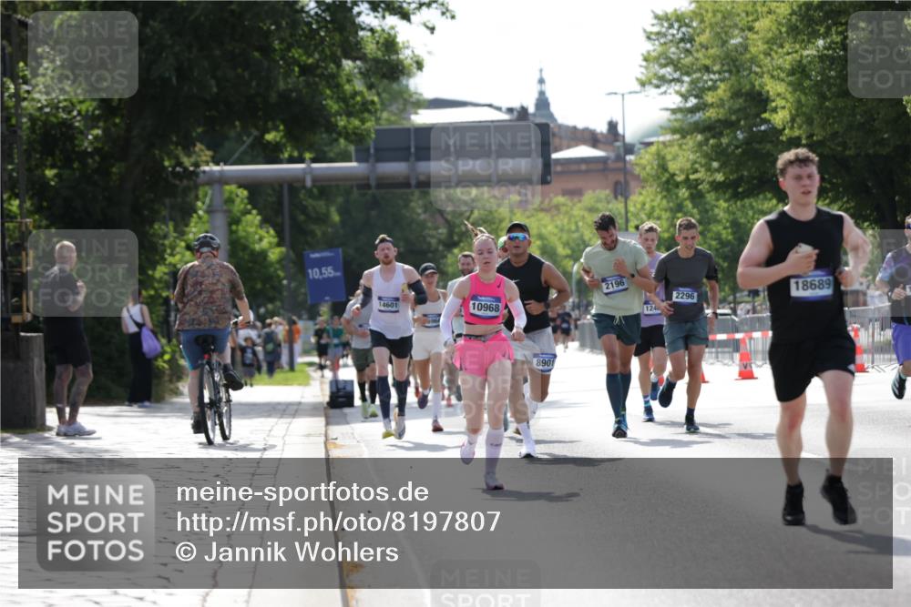 29.06.2025 - hella hamburg halbmarathon Jannik Wohlers http://msf.ph/oto/8197807 29.06.2025 09:47:15 Lombardsbrücke 1217, 2196, 2296, 2404, 2851, 5923, 8084, 8395, 8901, 9171, 10968, 11019, 11559, 12704, 12751, 13029, 13419, 13514, 14459, 14601, 16123, 17154, 18419, 18689 meine-sportfotos.de