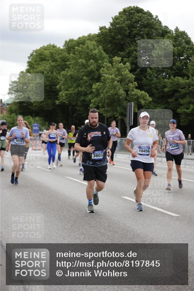 29.06.2025 - hella hamburg halbmarathon Jannik Wohlers http://msf.ph/oto/8197845 29.06.2025 11:14:57 Lombardsbrücke 2283, 2334, 2368, 2377, 2392, 2472, 2476, 3603, 3902, 3973, 3974, 4112, 4276, 4280, 5960, 6810, 6904, 7060, 7372, 7420, 7655, 7683, 7697, 8776, 8979, 8988, 9308, 9859, 10018, 10101, 10201, 10456, 11061, 12405, 12825, 12925, 12926, 13067, 13476, 13938, 14161, 14187, 15080, 15200, 15634, 16444, 17209, 18553, 18968 meine-sportfotos.de