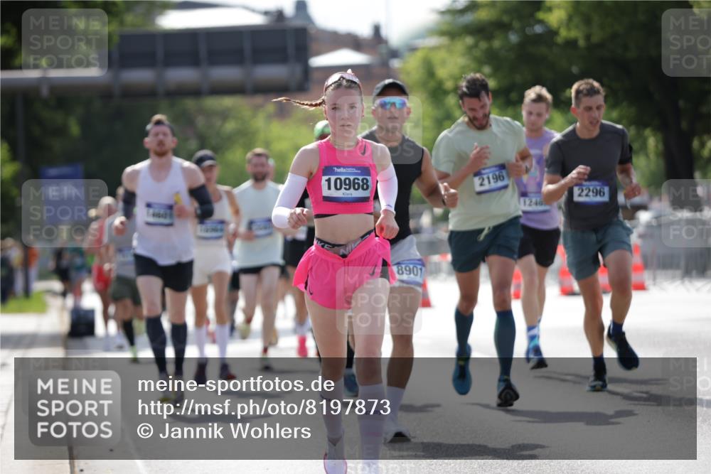 29.06.2025 - hella hamburg halbmarathon Jannik Wohlers http://msf.ph/oto/8197873 29.06.2025 09:47:17 Lombardsbrücke 1217, 2196, 2296, 2404, 2851, 5923, 8084, 8395, 8901, 10968, 11019, 11559, 12462, 12704, 12751, 13029, 13419, 13514, 14601, 16123, 16964, 17154, 18419, 18687, 18689 meine-sportfotos.de